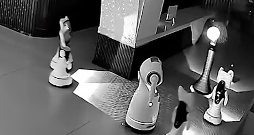 Çin'de bir robot diğer robotları ikna edip kaçış başlattı! Robot firarı dünya basınında gündem oldu - 4. Resim