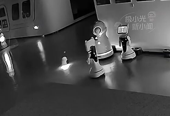 Çin'de bir robot diğer robotları ikna edip kaçış başlattı! Robot firarı dünya basınında gündem oldu - 2. Resim