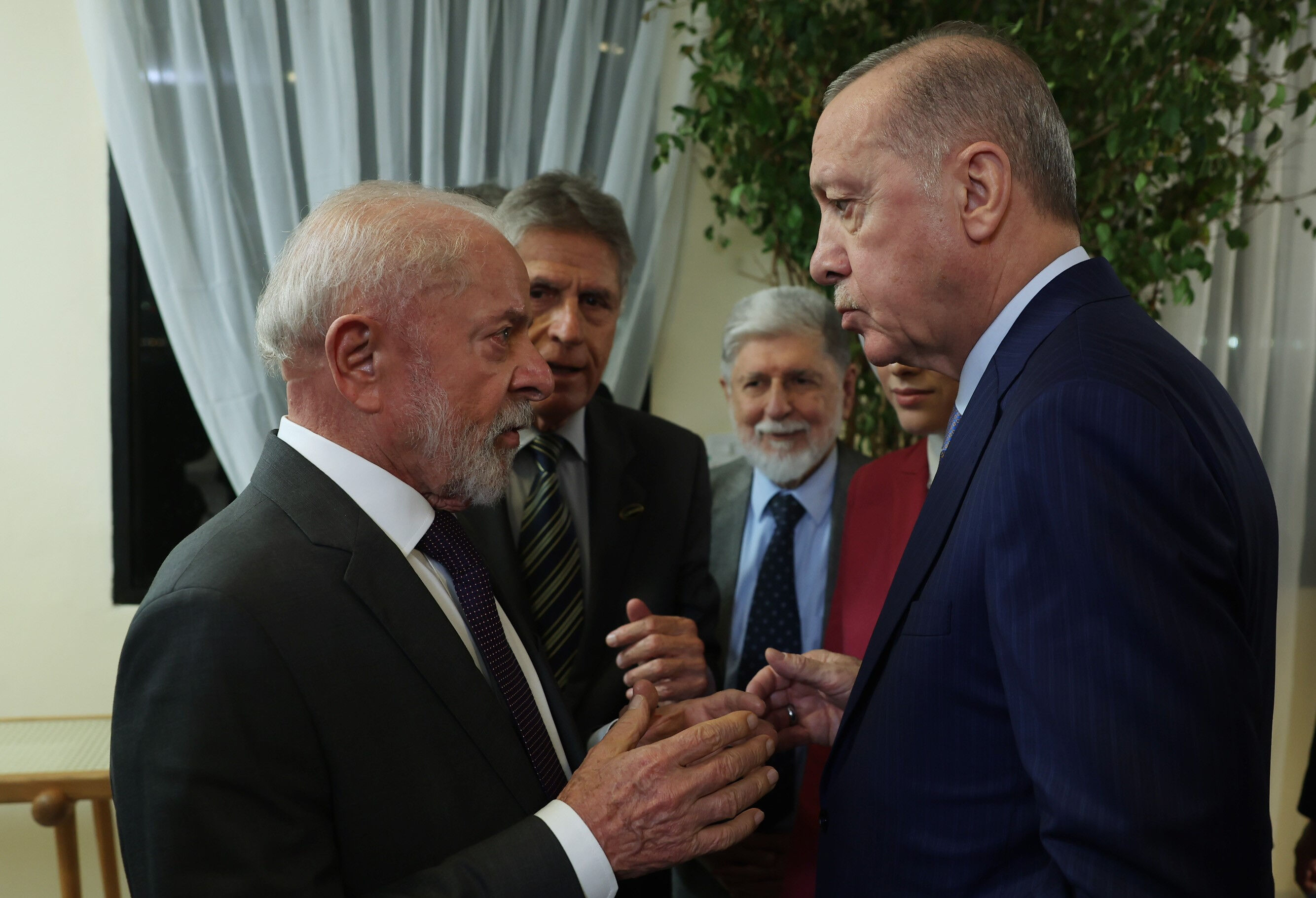 Cumhurbaşkanı Erdoğan, Brezilya Devlet Başkanı Lula Da Silva ile bir araya geldi Cumhurbaşkanı Erdoğan, Brezilya Devlet Başkanı Lula Da Silva ile bir araya geldi - 1. Resim