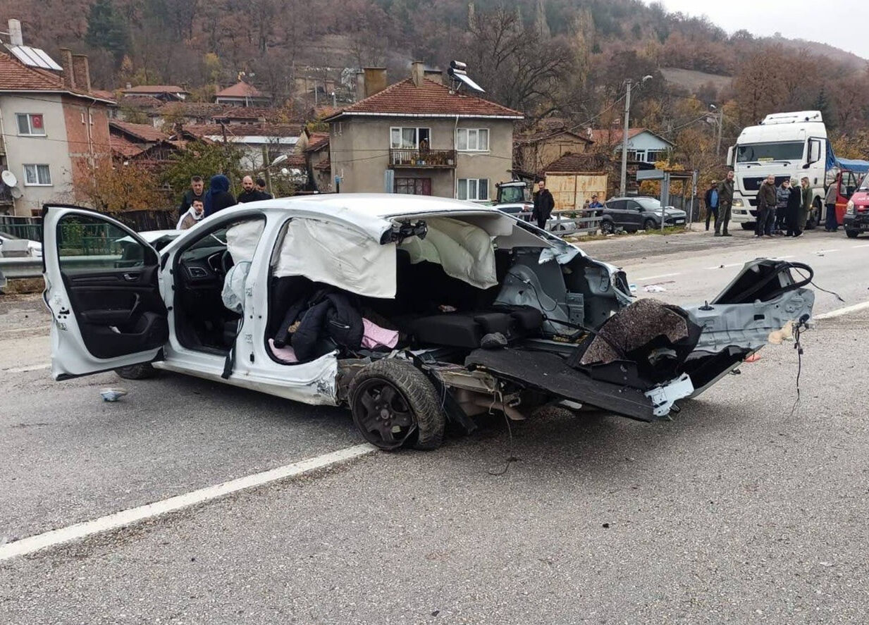 Eşini ve kızını kaybeden adamın yürek yakan feryadı: Babacık geri gelsene... Eşini ve kızını kaybeden adamın yürek yakan feryadı: Babacık geri gelsene... - 1. Resim