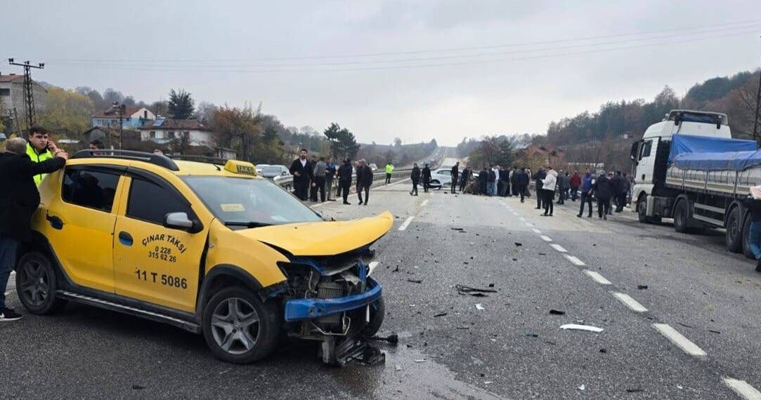 İki aracın kazasında ortalık kan gölüne döndü! Anne kız hayatını kaybetti - 1. Resim
