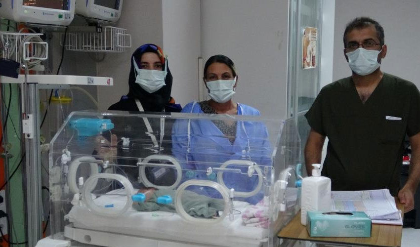 İkizini kaybeden Ada bebeğin hikayesi… Kritik süreci atlattı - 2. Resim