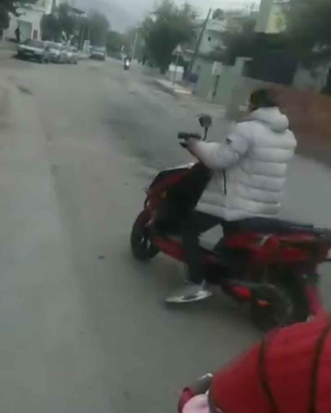 Kanlar içinde yere yığıldı! Cani koca 3 aylık bebeğini taşıyan anneye ateş açtı - 2. Resim