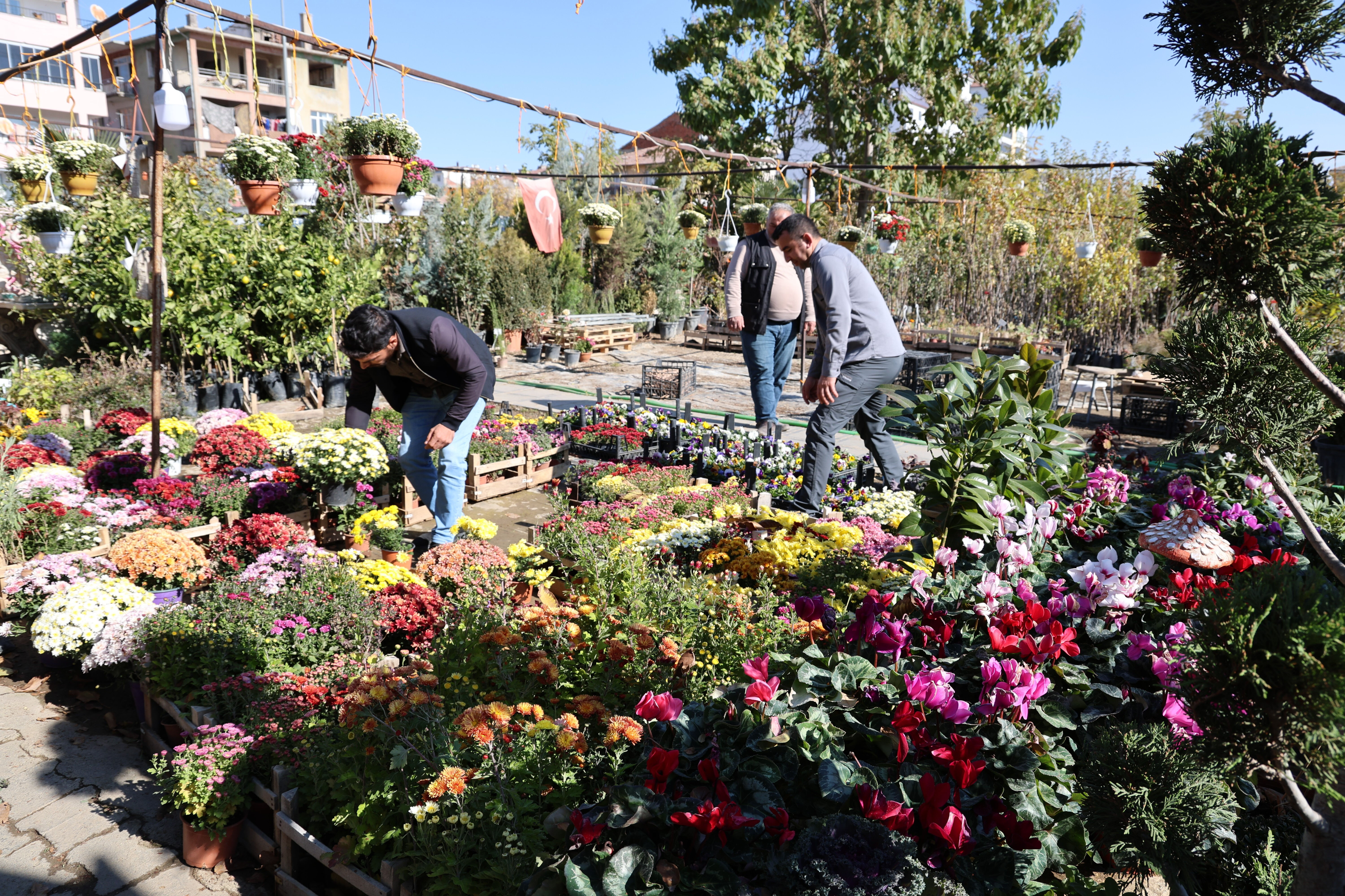25 kamera da çare olmadı... Elazığlı esnafın dükkanı 100 kez soyuldu: Biz utandık, onlar utanmadı - 2. Resim