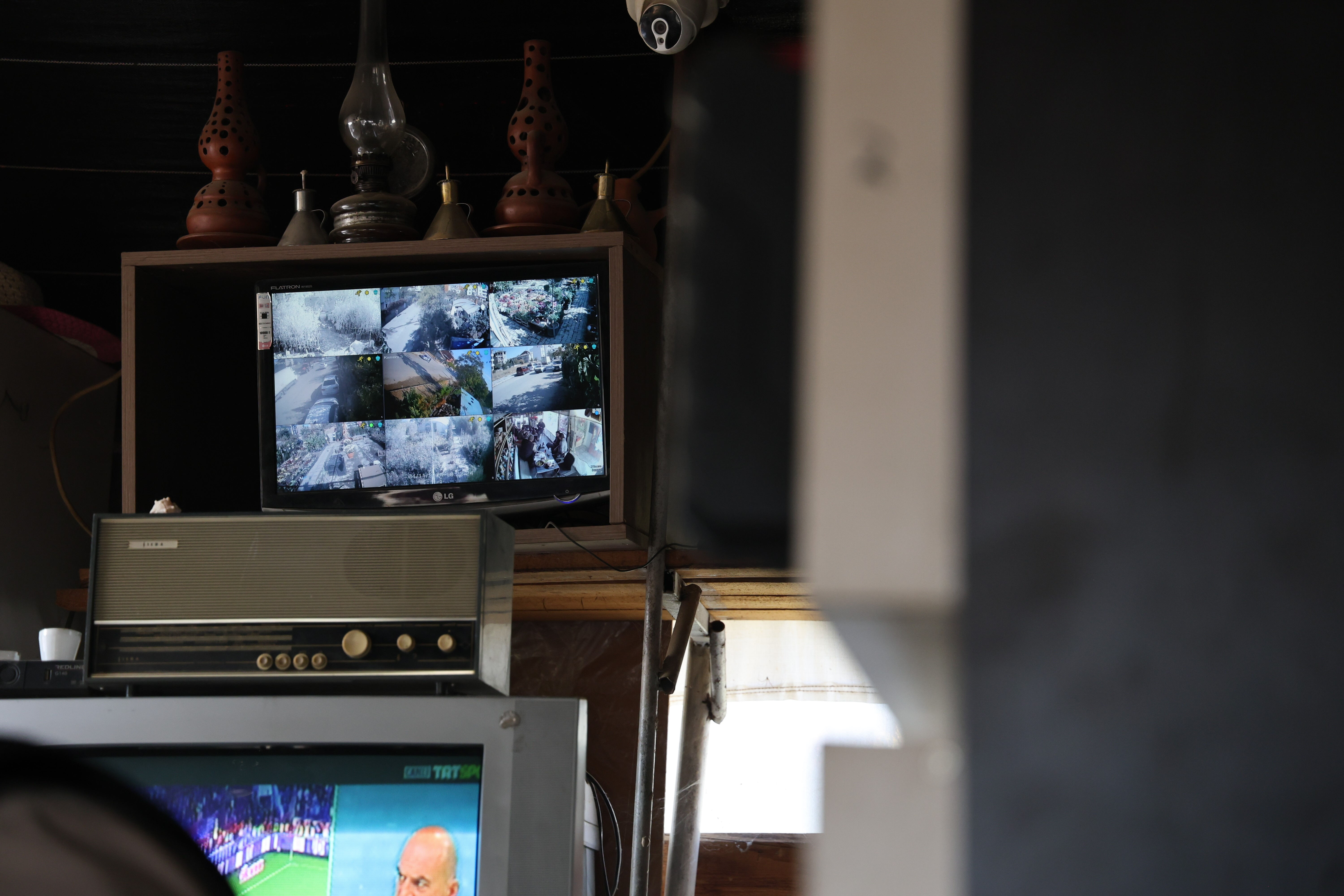 25 kamera da çare olmadı... Elazığlı esnafın dükkanı 100 kez soyuldu: Biz utandık, onlar utanmadı - 3. Resim