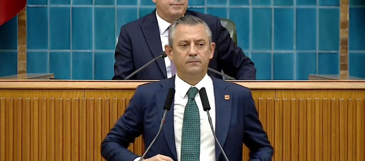 CHP Genel Başkanı Özgür Özel, korsan kılıçlı yemin töreni yapan teğmenler hakkında konuştu! Cumhurbaşkanı Erdoğan'a seslendi CHP Genel Başkanı Özgür Özel, korsan kılıçlı yemin töreni yapan teğmenler hakkında konuştu! Cumhurbaşkanı Erdoğan'a seslendi - 2. Resim