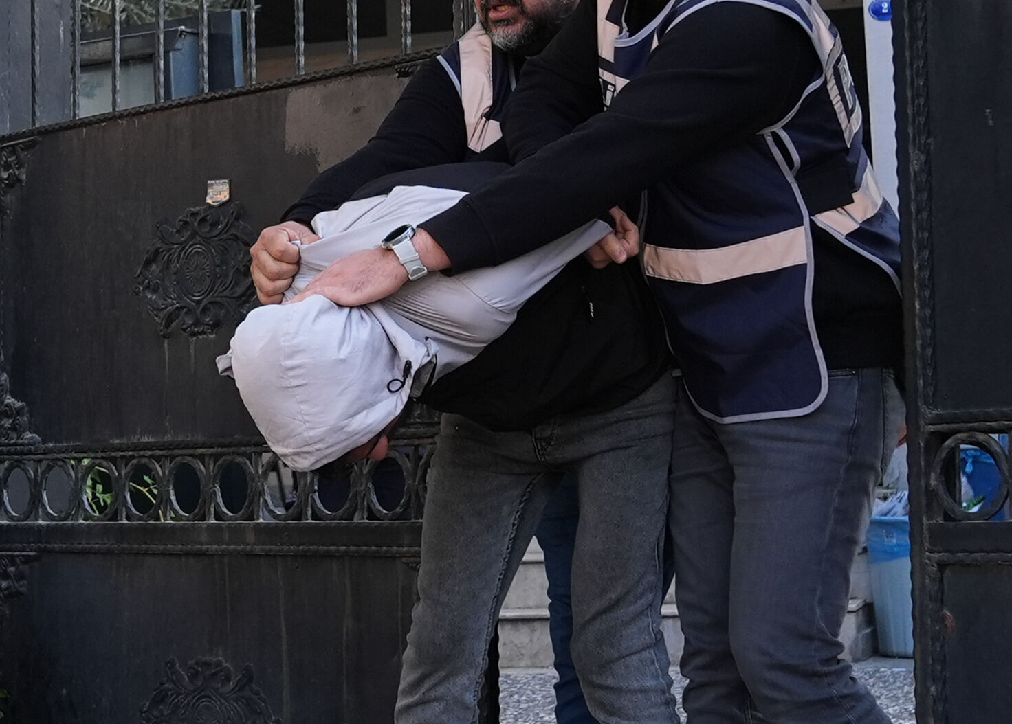 Çocuğunun boğazına bıçak dayayan caniden skandal savunma: Görüntüler eski - 3. Resim