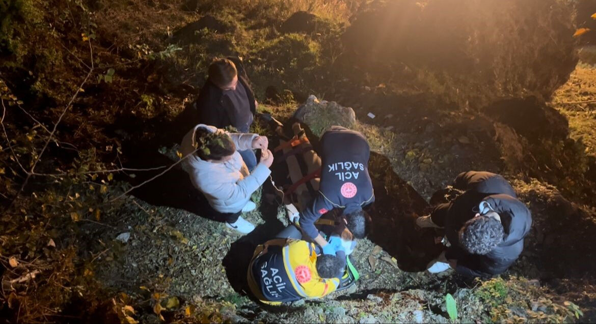 Manzara keyfi yarım kaldı! Tarihi surlardan düşen genç ağır yaralandı - 3. Resim