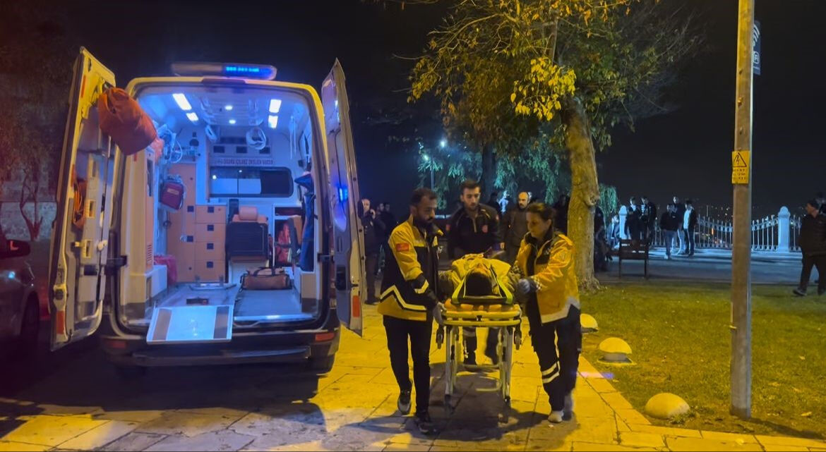 Manzara keyfi yarım kaldı! Tarihi surlardan düşen genç ağır yaralandı - 2. Resim