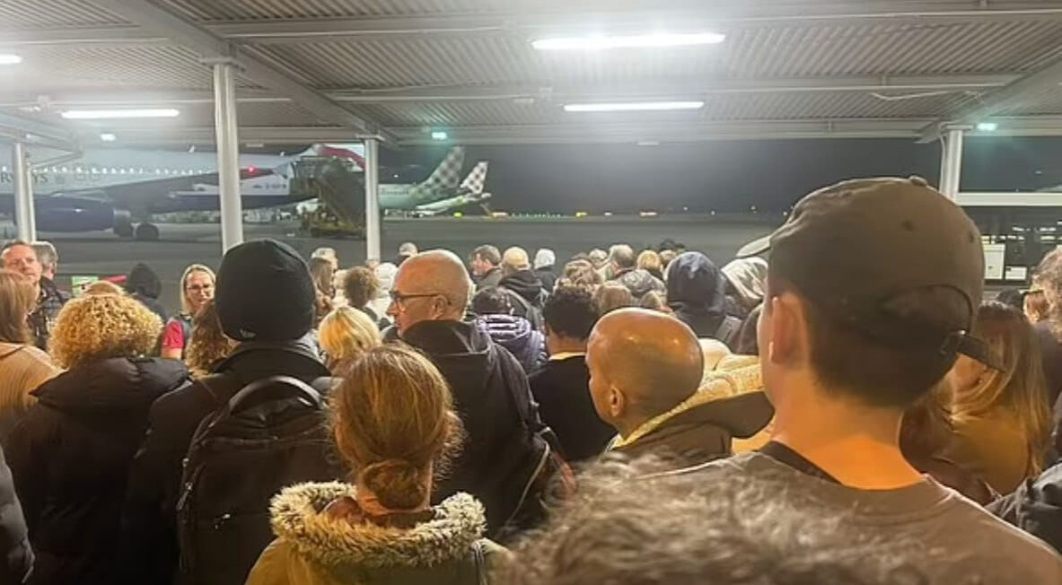 Yolcular havalimanında mahsur kaldı! British Airways'te BT arızası yaşandı - 2. Resim