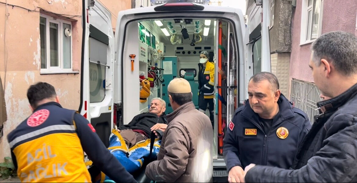 5 gün boyunca evden dışarı çıkamadılar: Badem çiftini komşuları kurtardı - 3. Resim