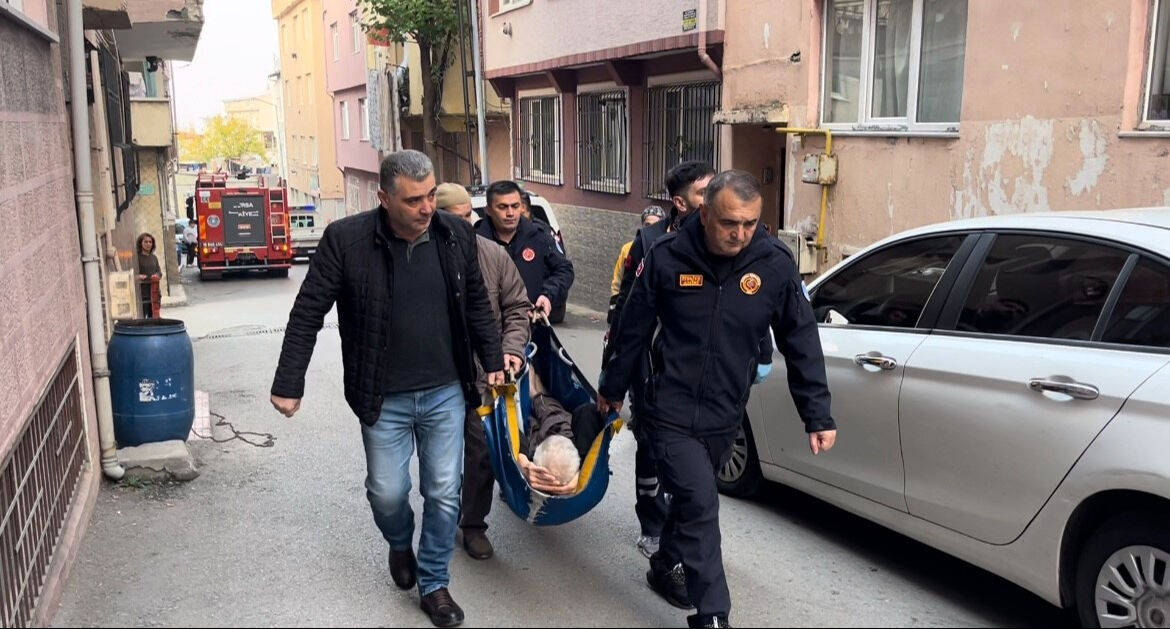 5 gün boyunca evden dışarı çıkamadılar: Badem çiftini komşuları kurtardı - 1. Resim