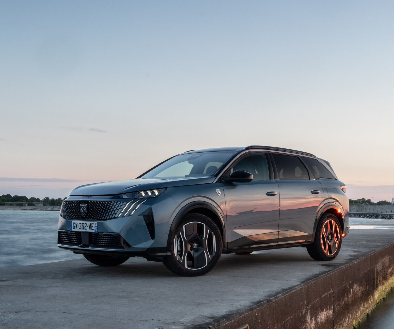 7 Koltuklu yeni Peugeot 5008 Türkiye’de satışa çıktı! Fiyatı 2,5 milyon TL'den başlıyor 7 Koltuklu yeni Peugeot 5008 Türkiye’de satışa çıktı! Fiyatı 2,5 milyon TL'den başlıyor - 4. Resim