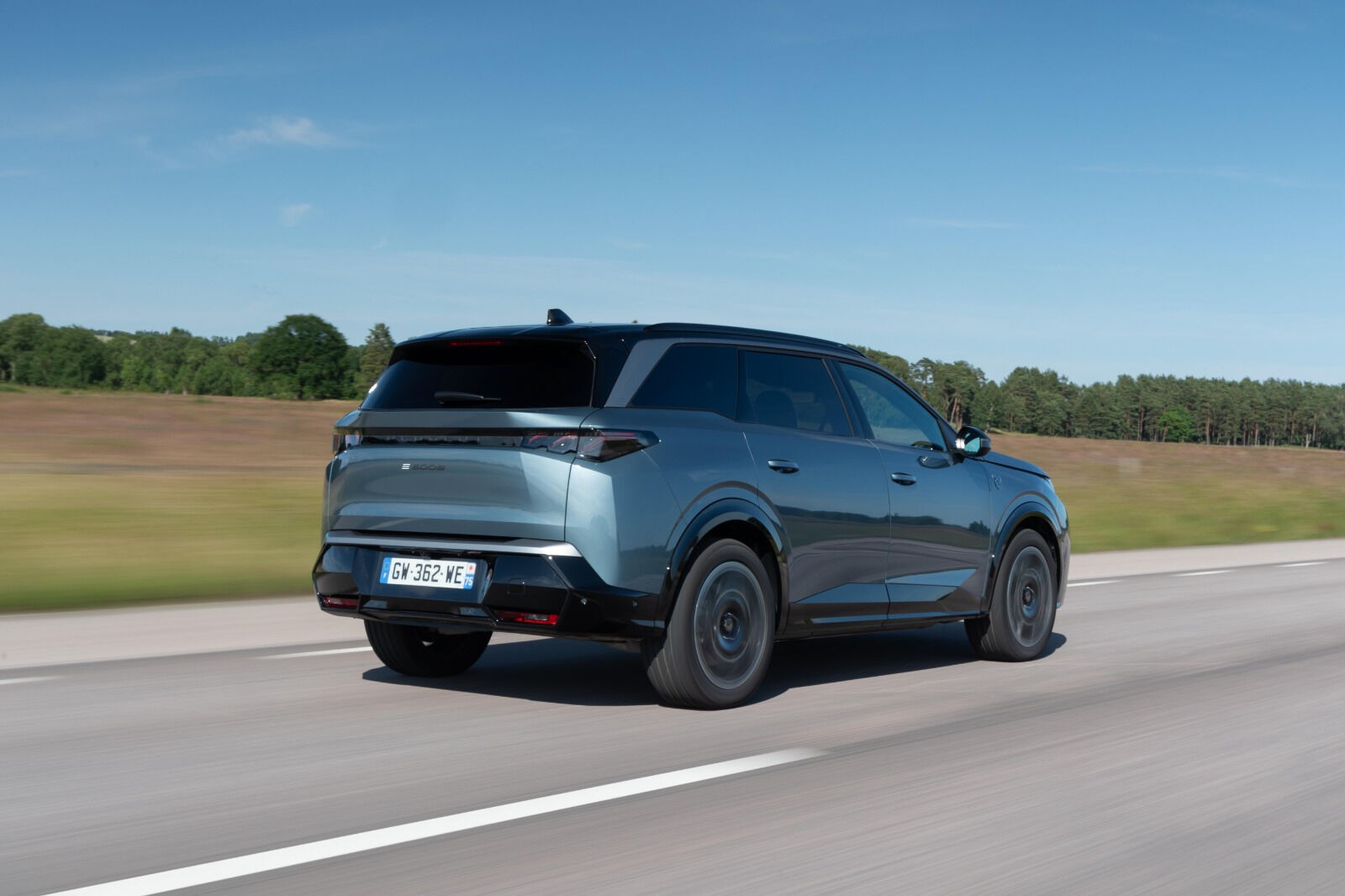 7 Koltuklu yeni Peugeot 5008 Türkiye’de satışa çıktı! Fiyatı 2,5 milyon TL'den başlıyor 7 Koltuklu yeni Peugeot 5008 Türkiye’de satışa çıktı! Fiyatı 2,5 milyon TL'den başlıyor - 1. Resim