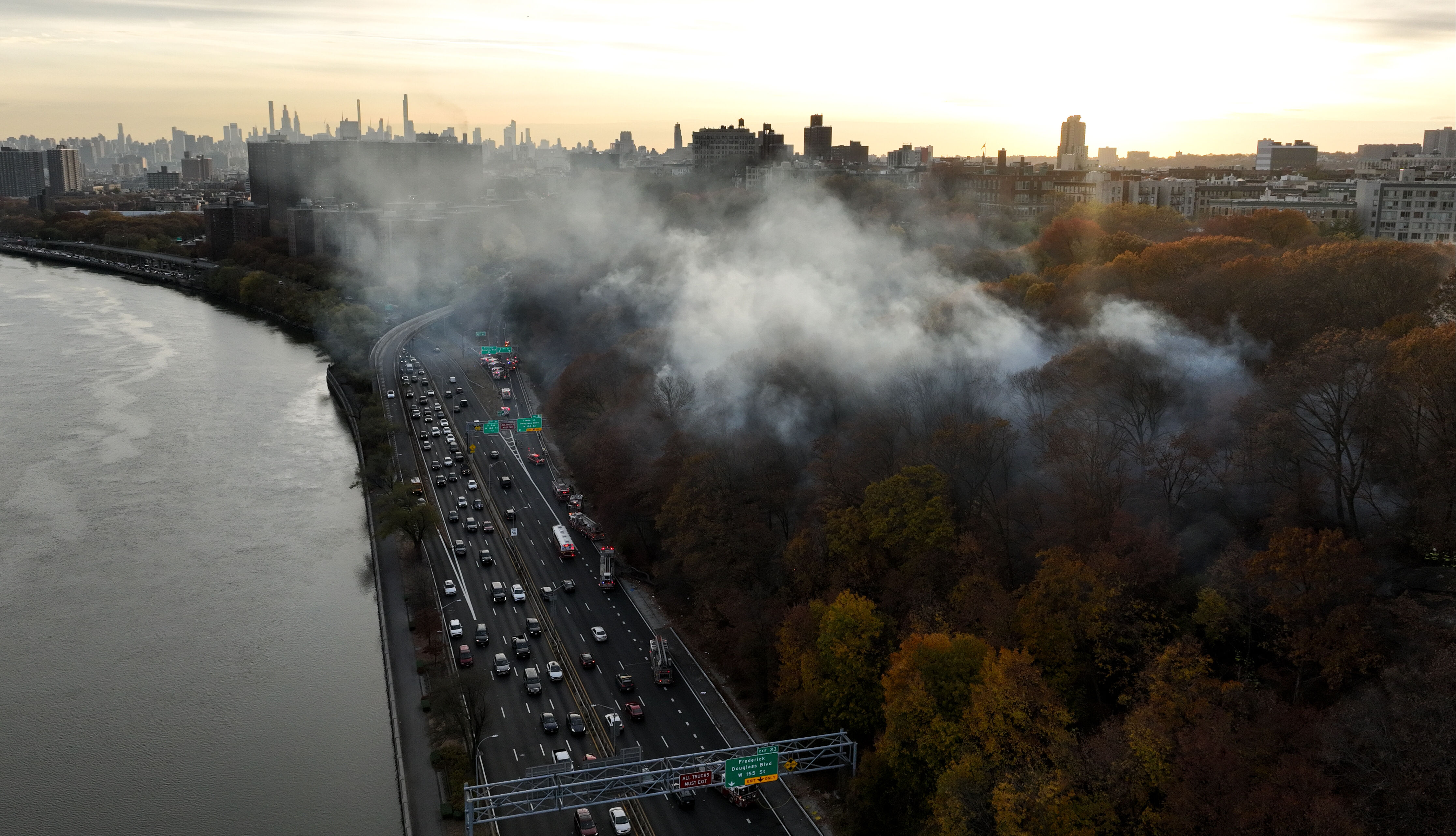 ABD felaketi yaşıyor: Ekipler saatlerdir mücadele ediyor - 1. Resim