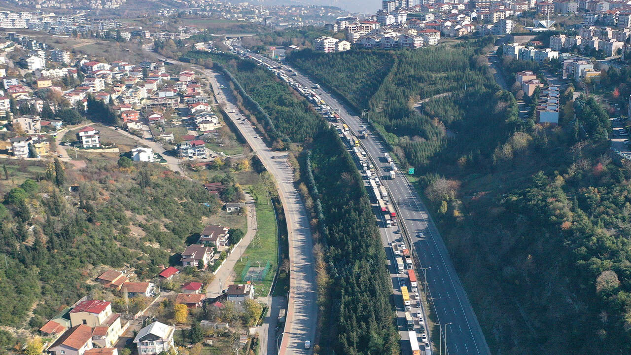 Anadolu Otoyolu'nda zincirleme kaza! 14 kişi yaralandı - 3. Resim
