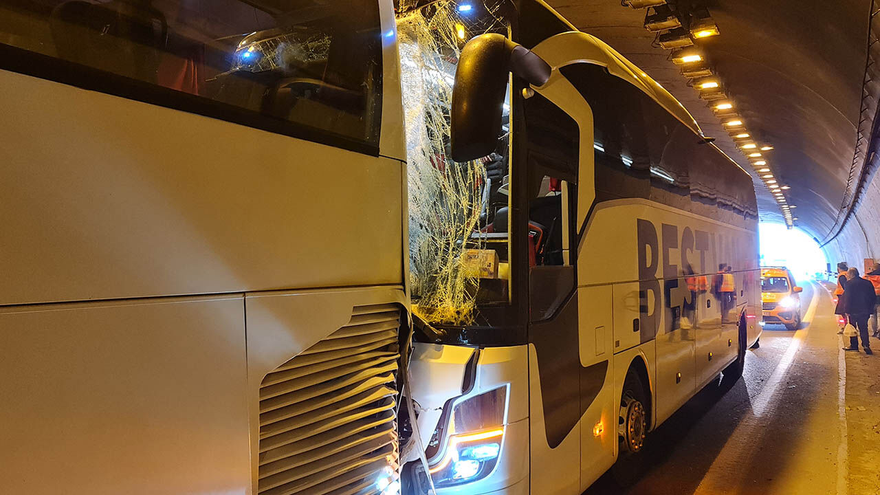 Anadolu Otoyolu'nda zincirleme kaza! 14 kişi yaralandı - 2. Resim