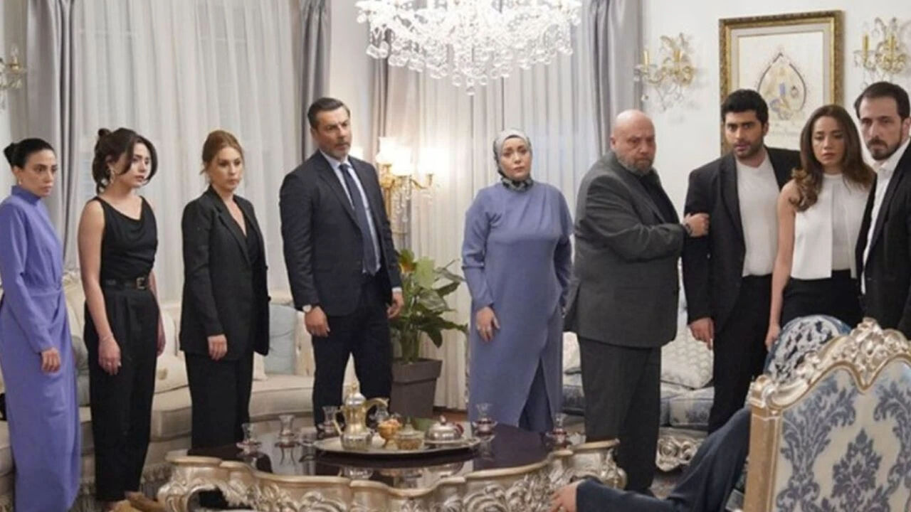 Kızılcık Şerbeti'nde yaprak dökümü! Şaşırtan iki isim ayrıldı Kızılcık Şerbeti'nde yaprak dökümü! Şaşırtan iki isim ayrıldı - 1. Resim