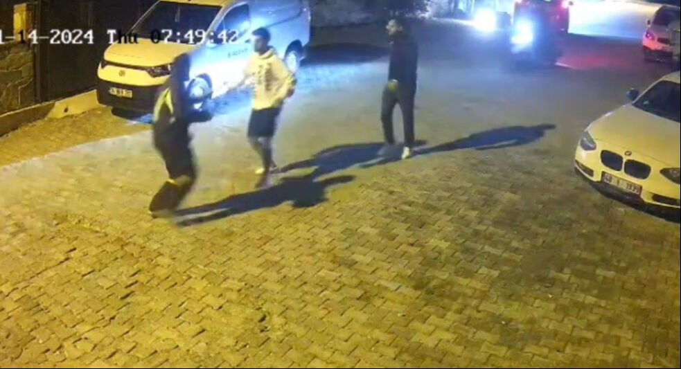 Kuryeye dehşet saldırı! Önce otomobille çarptılar, sonra darp ettiler Kuryeye dehşet saldırı! Önce otomobille çarptılar, sonra darp ettiler - 4. Resim