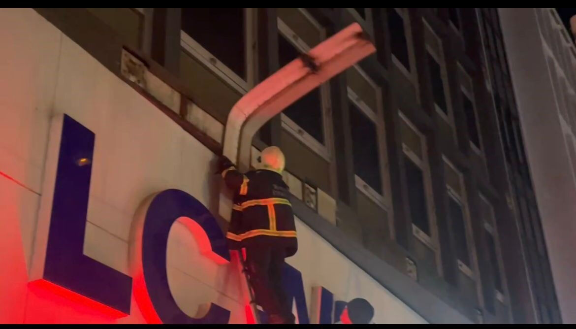 Meteoroloji uyarmıştı! Bursa'da şiddetli lodos hayatı felç etti - 2. Resim