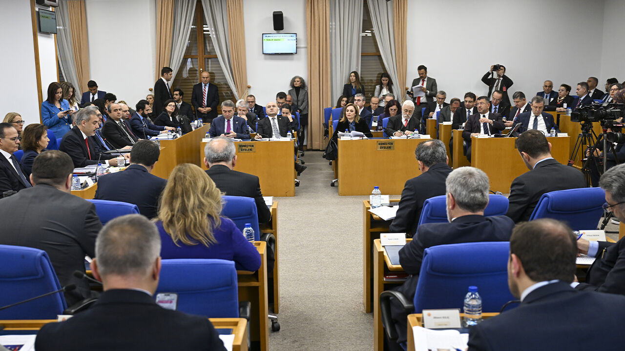 Ali Yerlikaya gelince arbede çıkaran CHP'li vekiller, Hakan Fidan'ı böyle karşıladı Ali Yerlikaya gelince arbede çıkaran CHP'li vekiller, Hakan Fidan'ı böyle karşıladı - 3. Resim