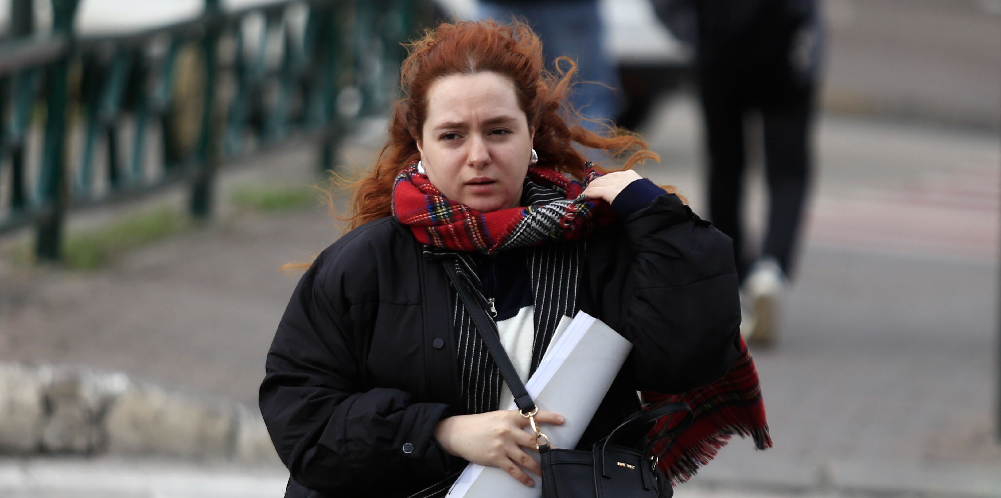 Bursalıların fırtınayla imtihanı! Uçmamak için direk ve ağaçlara tutundular - 1. Resim