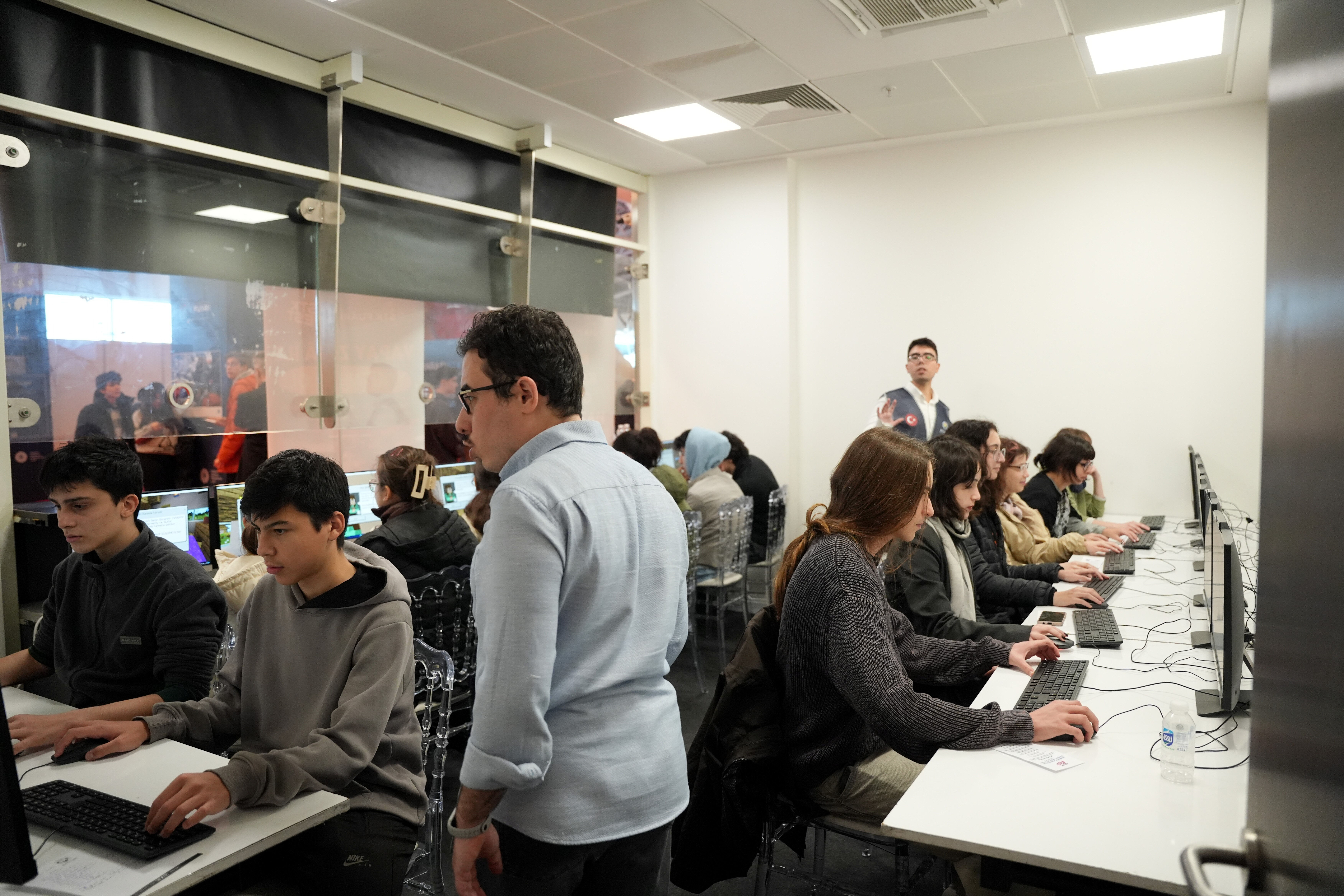 İhlas Vakfı çocuklara yapay zekayla şiir yazdırdı! Uluslararası 4.STK Fuarında dikkat çekti - 2. Resim