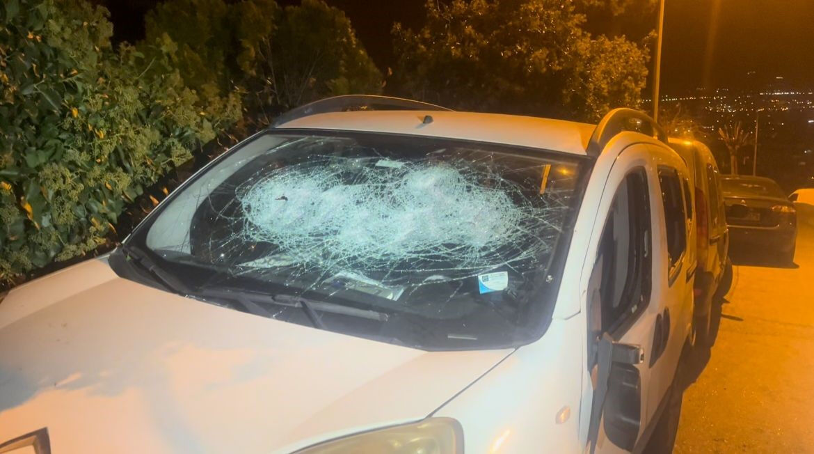Komşusuna sinirlendi, hıncını aracından çıkardı - 1. Resim