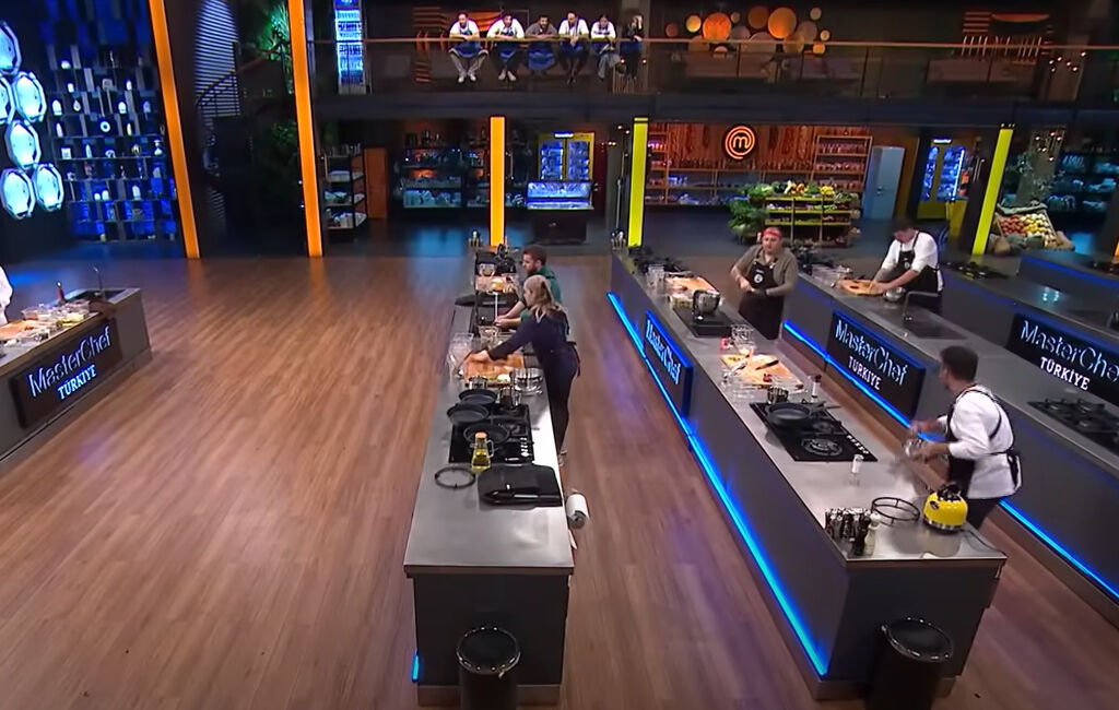 MasterChef'te olay anlar! Yarışmacı parmaklarını kesti! Yürekler ağızlara geldi MasterChef'te olay anlar! Yarışmacı parmaklarını kesti! Yürekler ağızlara geldi - 1. Resim