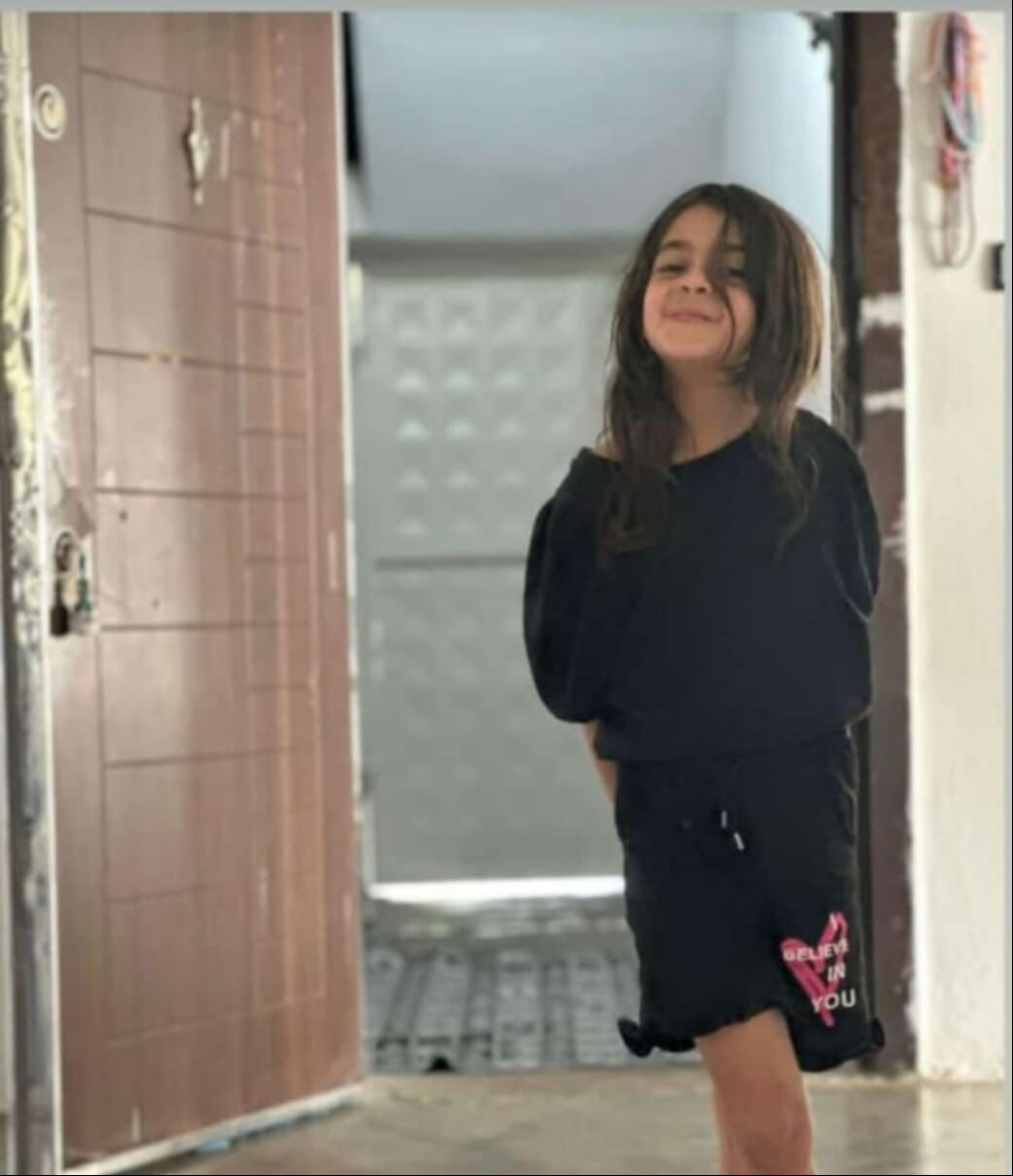 Narin Güran'ın öldürülmesi ile ilgili cinayet saatine ait görüntüler Londra'ya gönderildi Narin Güran cinayetinde görüntüler mercek altında! Okul saati gizemi çözülüyor, bilirkişi inceleyecek - 1. Resim