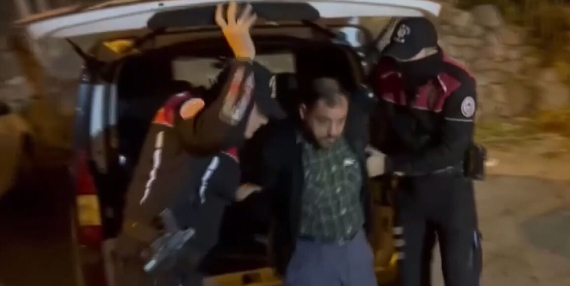 Ankara'da bir sürücü otobüs şoförünü bıçakla tehdit etti! Araçtan inip yanına kadar gitti Ankara'da bir sürücü otobüs şoförünü bıçakla tehdit etti! Araçtan inip yanına kadar gitti - 4. Resim