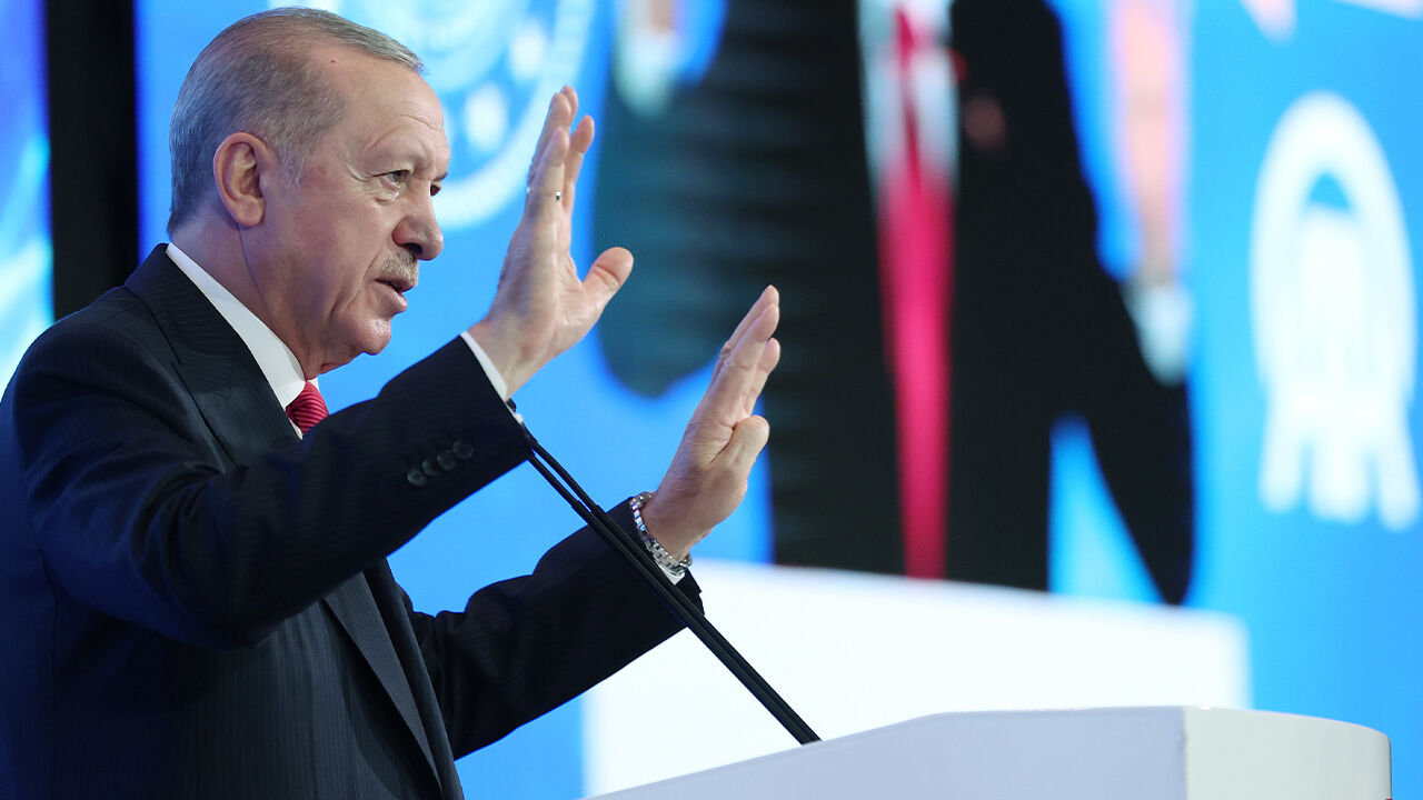 Cumhurbaşkanı Erdoğan'dan önemli açıklamalar! CHP'li vekillerin TBMM'de olay çıkarmasına sert tepki Cumhurbaşkanı Erdoğan'dan önemli açıklamalar! CHP'li vekillerin TBMM'de olay çıkarmasına sert tepki - 3. Resim