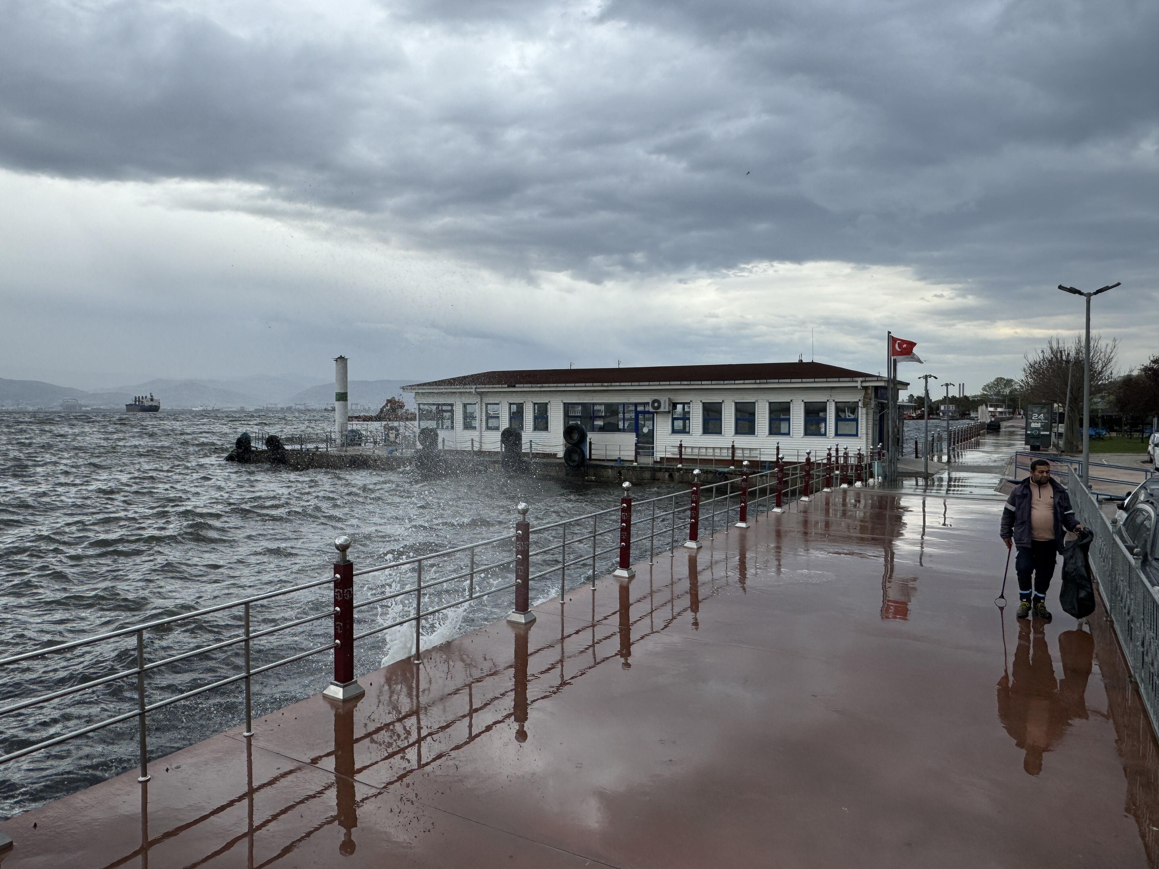 Gündüz gece oldu, çocuklar havada uçtu... Meteoroloji son tahminlerini duyurdu, hayati uyarı var! - 6. Resim