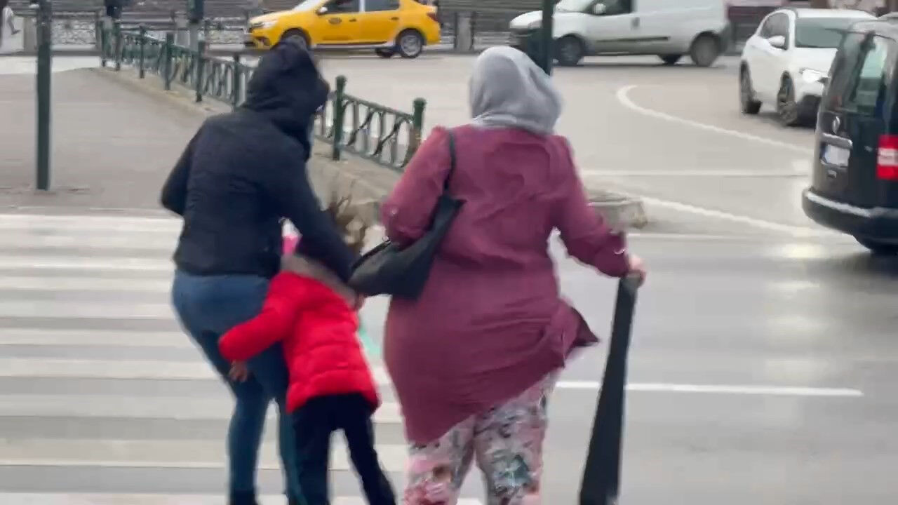 Gündüz gece oldu, çocuklar havada uçtu... Meteoroloji son tahminlerini duyurdu, hayati uyarı var! - 2. Resim
