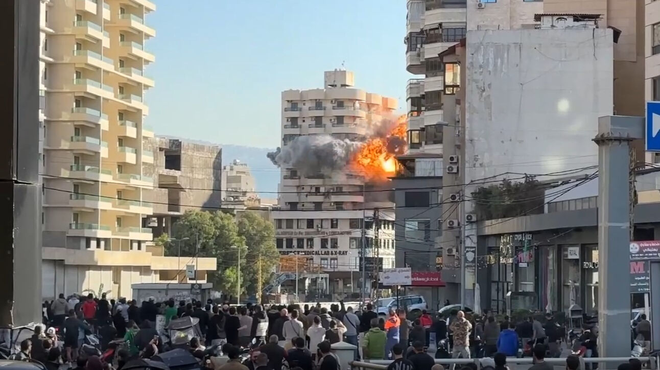 İsrail, Beyrut'u vurdu! Patlama anı kamerada İsrail, Beyrut'u vurdu! Patlama anı kamerada - 1. Resim