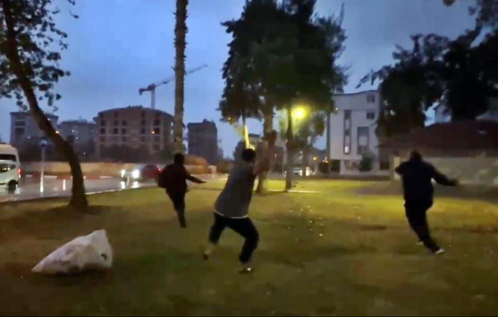 Camide dehşet saçtı! Müezzin ve cemaat çileden çıktı - 1. Resim