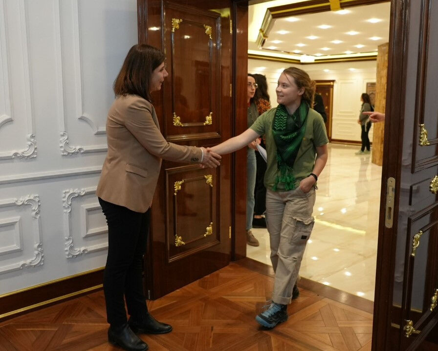 İklim aktivisti Greta Thunberg, DEM Partili Diyarbakır Büyükşehir Belediyesi'ni ziyaret etti İklim aktivisti Greta Thunberg, DEM Partili Diyarbakır Büyükşehir Belediyesi'ni ziyaret etti - 1. Resim