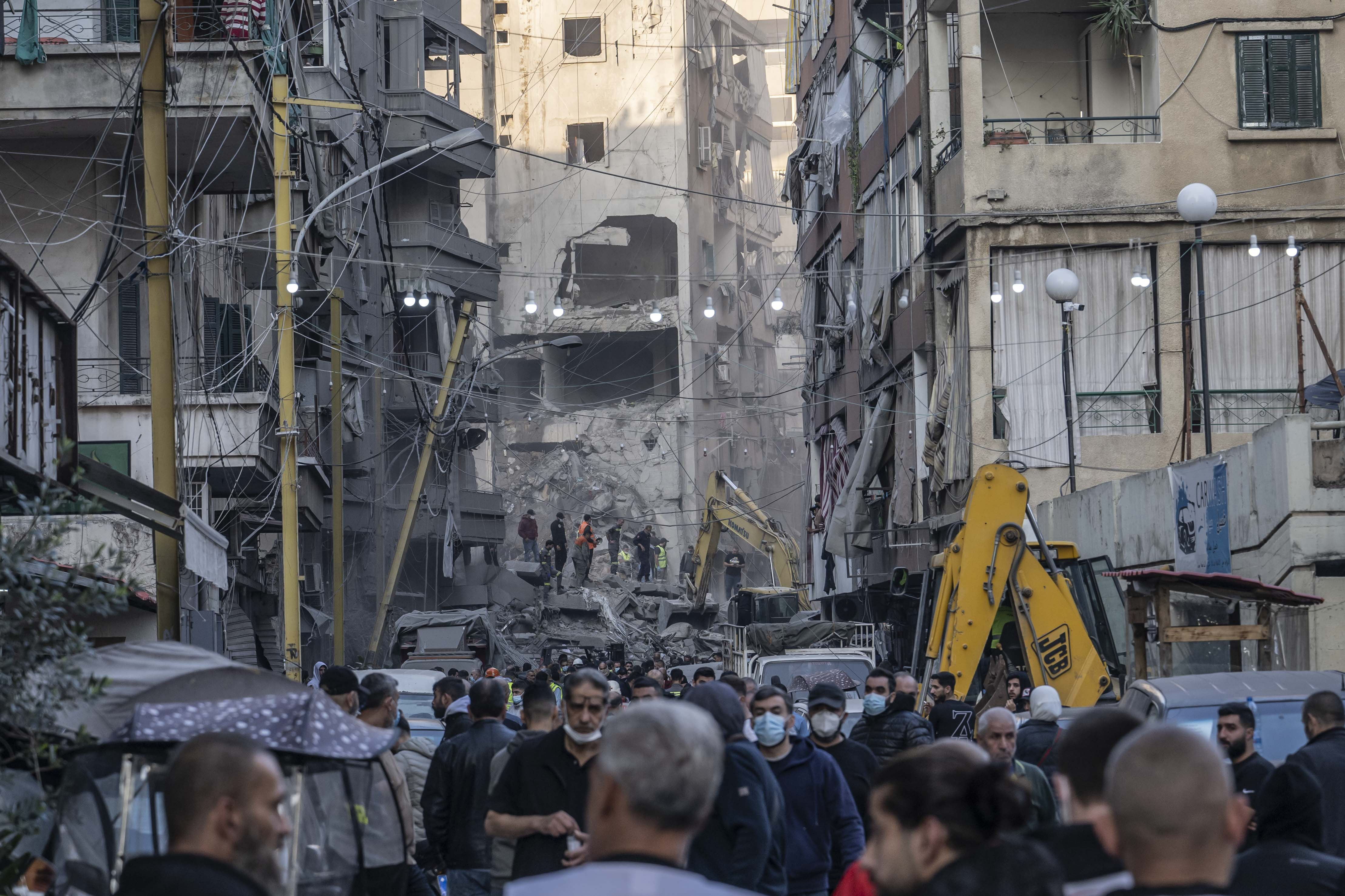İsrail sabahın erken saatlerinde saldırdı! 8 katlı bina yerle bir oldu, çok sayıda ölü var - 1. Resim