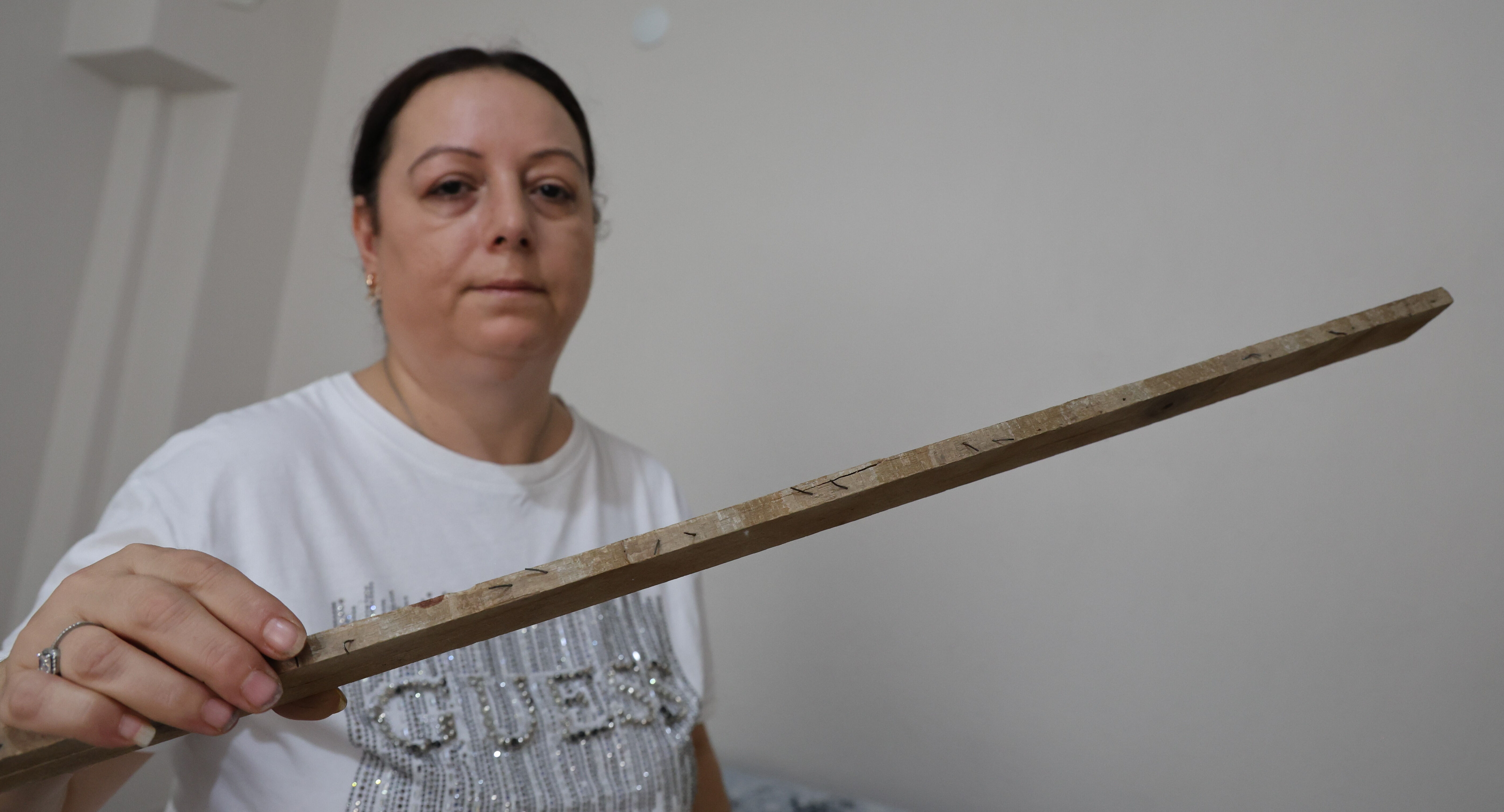 İzmir'de ev sahibi dehşeti! Kiracı çift çivili sopalarla darp edildi - 2. Resim