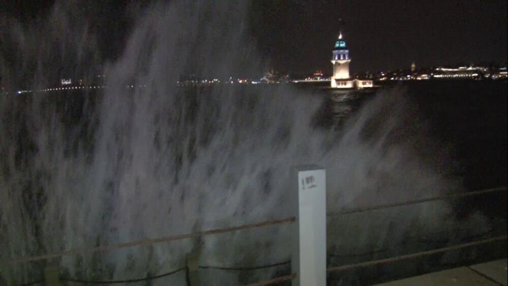 Kar kapıya dayandı, İstanbul'da sıcaklıklar 14 derece birden düşecek! Afet Koordinasyon merkezinden açıklama var Kar kapıya dayandı, İstanbul'da sıcaklıklar 14 derece birden düşecek! Afet Koordinasyon merkezinden açıklama var - 1. Resim