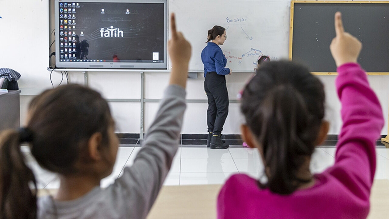 Öğretmenlerin 24 Kasım beklentisi: Birer maaş ikramiye - 1. Resim