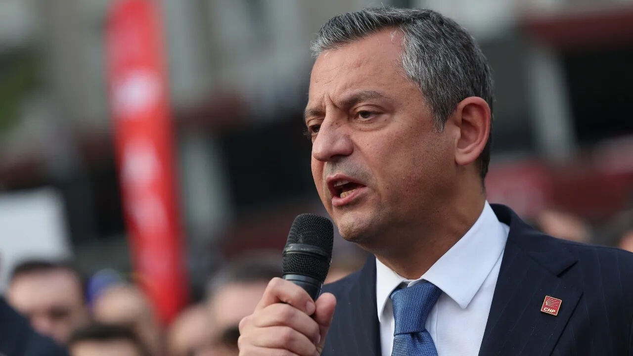 &Ouml;zg&uuml;r &Ouml;zel'den MEB'e h&uuml;k&uuml;mete a&ccedil;ık rest: Hodri meydan, hadi gelin kapatın bakalım - 3. Resim