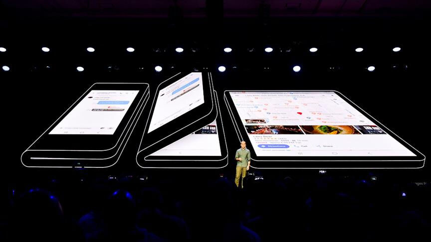 Türkler katlanabilir telefonu çok sevdi! Telefon ikiye satış dörde katlandı Türkler katlanabilir telefonu çok sevdi! Telefon ikiye satış dörde katlandı - 2. Resim