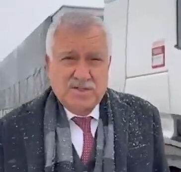 AFAD'dan kritik uyarı! Kar yolları kapadı, TEM'de çok sayı araç birbirine girdi AFAD'dan kritik uyarı! Kar yolları kapadı, Adana Büyükşehir Belediye Başkanı Zeydan Karalar yolda kaldı - 5. Resim