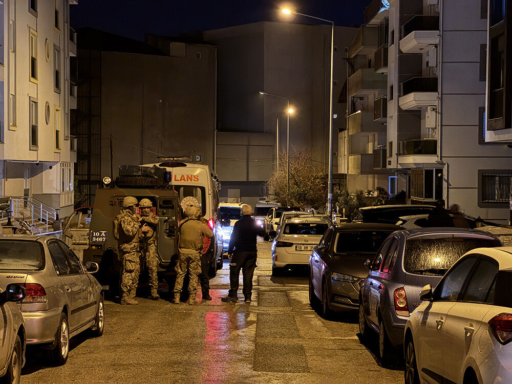 Balıkesir'de sıcak saatler! Kadını rehin alan şahıs etkisiz hale getirildi - 2. Resim