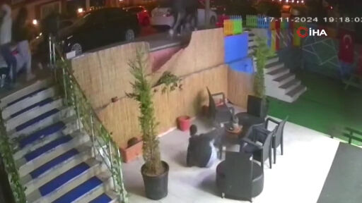 Beylikdüzü'nde akılalmaz olay! Kavgada 4 metrelik duvardan düştü - 1. Resim