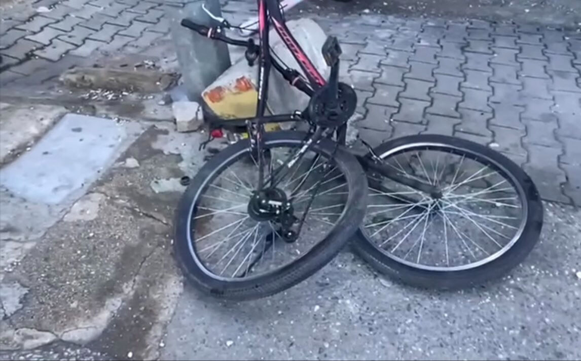 Bisikletli belediye başkan adayı "Gariban Osman" trafik kazasında ağır yaralandı Bisikletli belediye başkan adayı "Gariban Osman" trafik kazasında ağır yaralandı - 2. Resim