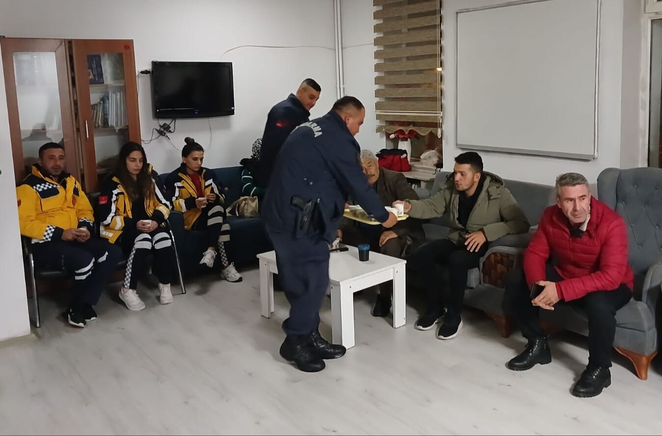 Ekipler yardıma koştu! Konya'daki kar yağışında 27 kişi yolda mahsur kaldı Ekipler yardıma koştu! Konya'daki kar yağışında 27 kişi yolda mahsur kaldı - 3. Resim