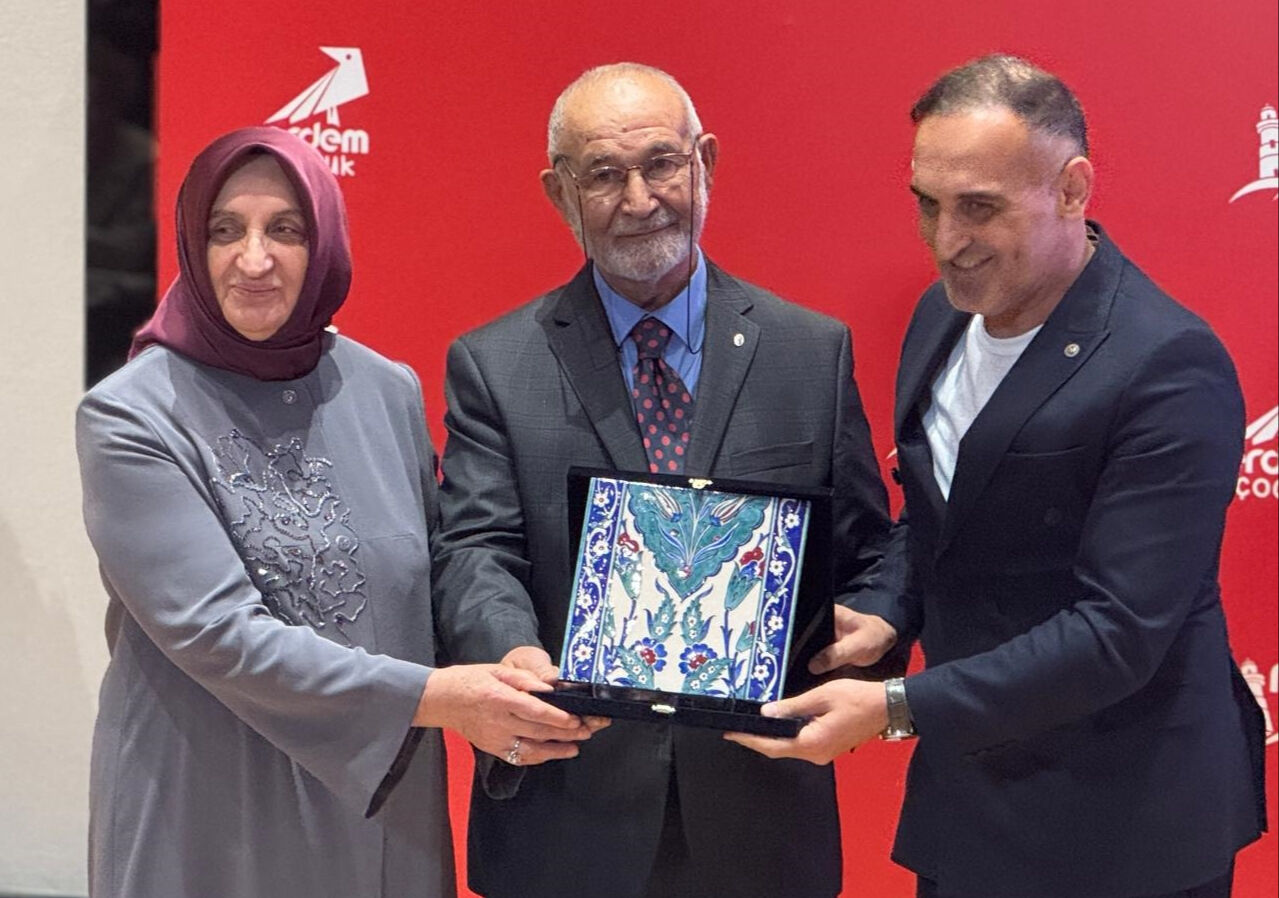 Erdem Yayınları 41 yaşında: 40'ncı yılda enerjimizi deprem bölgesindeki çocuklara ayırdık Erdem Yayınları 41'nci yılını Rami Kütüphanesi'nde kutladı: 40'ncı yılda enerjimizi deprem bölgesindeki çocuklara ayırdık - 3. Resim