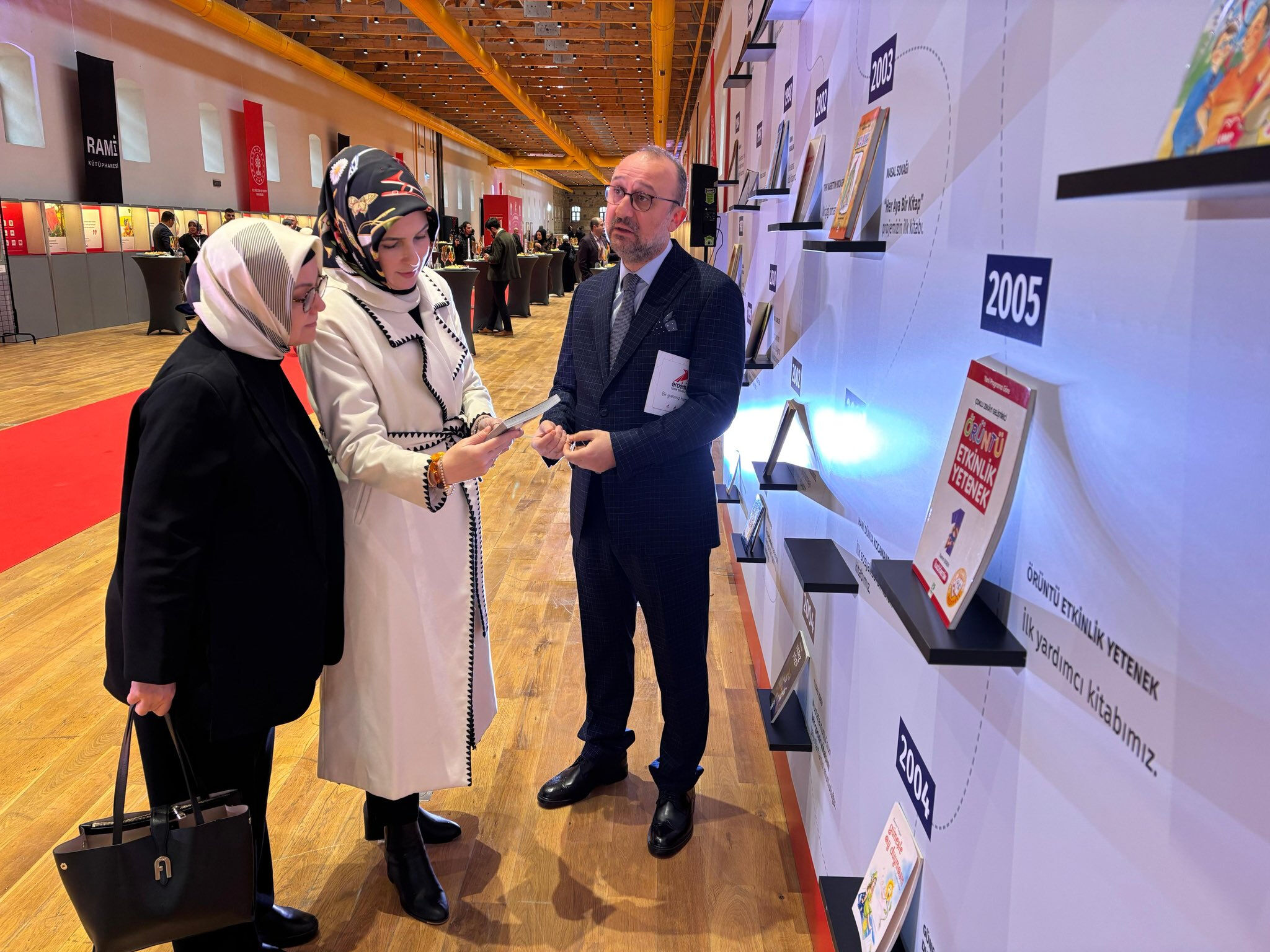 Erdem Yayınları 41 yaşında: 40'ncı yılda enerjimizi deprem bölgesindeki çocuklara ayırdık Erdem Yayınları 41'nci yılını Rami Kütüphanesi'nde kutladı: 40'ncı yılda enerjimizi deprem bölgesindeki çocuklara ayırdık - 2. Resim